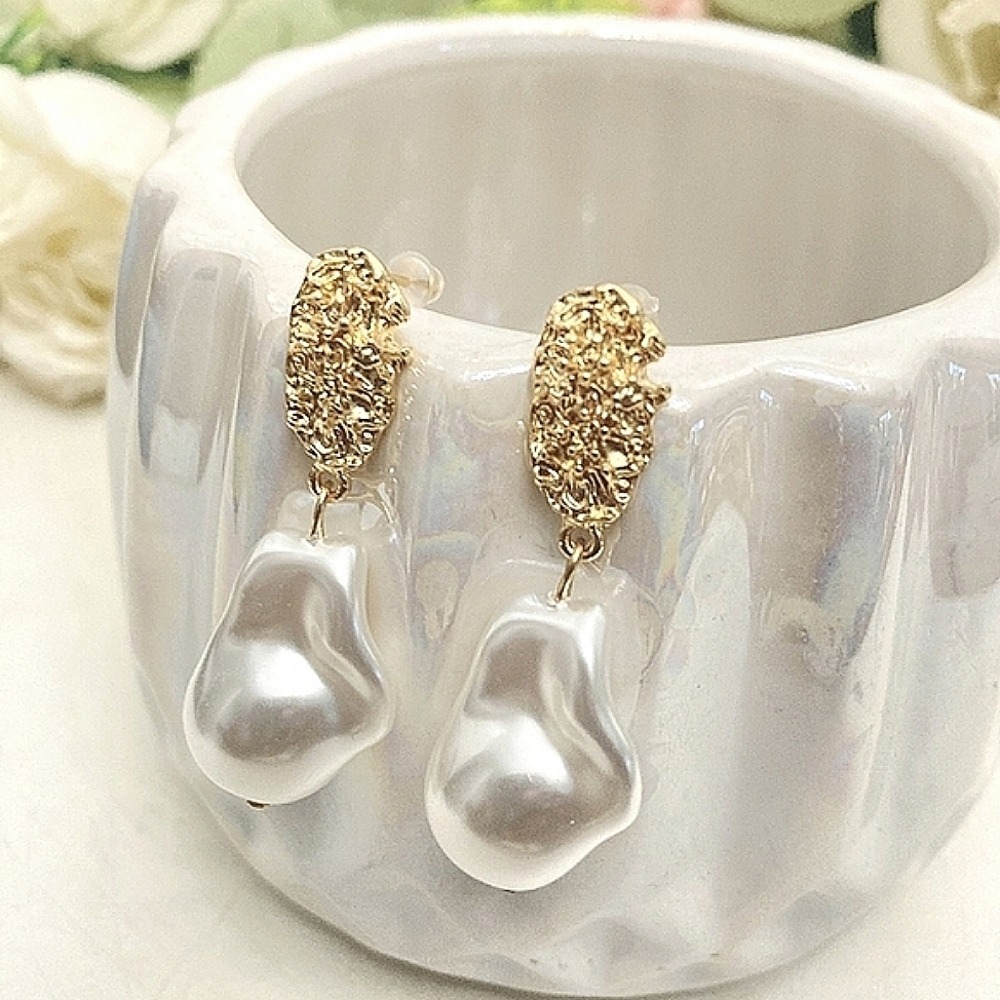 Gold faux pearl earrings Baroque dangle Formal Wedding Cocktail event 💖 - Picture 8 of 13
